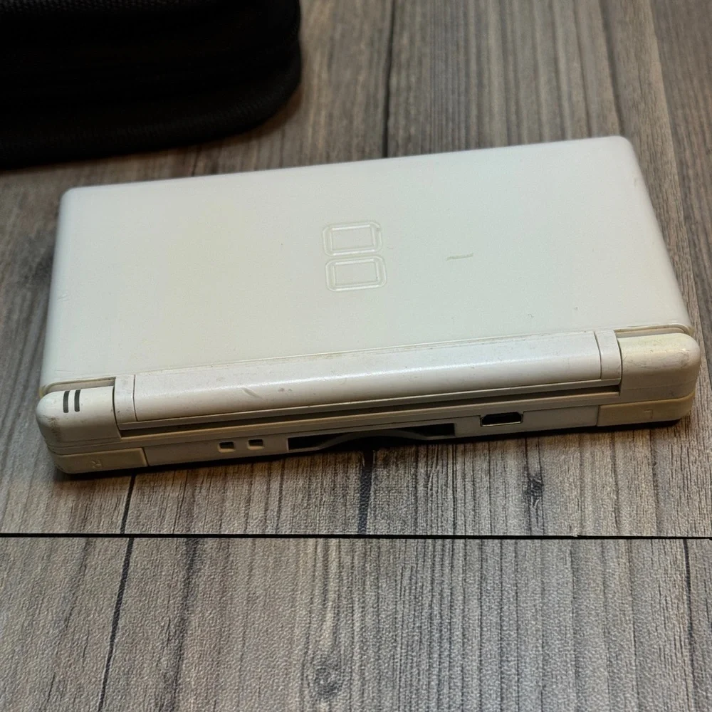 Nintendo DS Lite White Handheld System Bundle w/4 Games No Charger Tested Works!